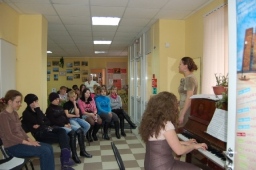 В БИЦ им. Тургенева для учащихся ПУ №13 прошел музыкально-поэтический час «На любовь свое сердце настрою», посвященный Дню влюбленных.