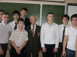 Шел  второй год войны